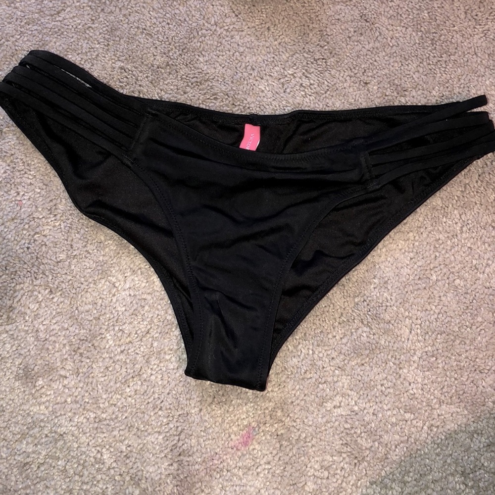 Victoria’s Secret cut out bikini bottom-black, M